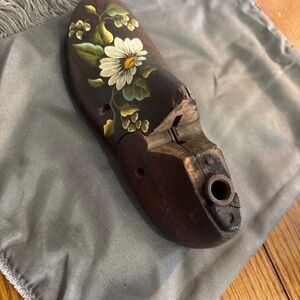 Vintage Brown shoe form Hand-Painted Daisy Floral Accent